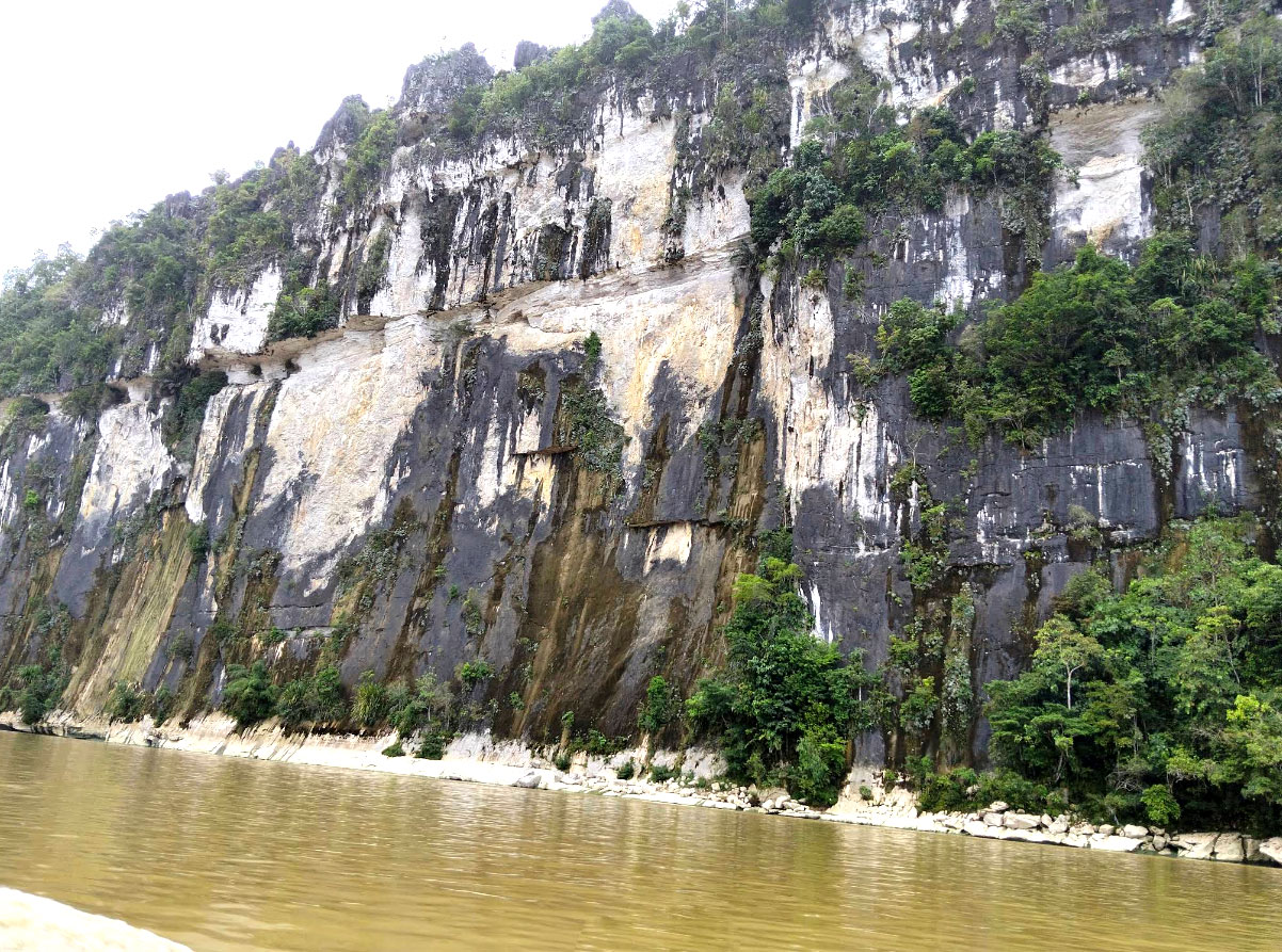 Batu Cermin Mahakam Ulu
